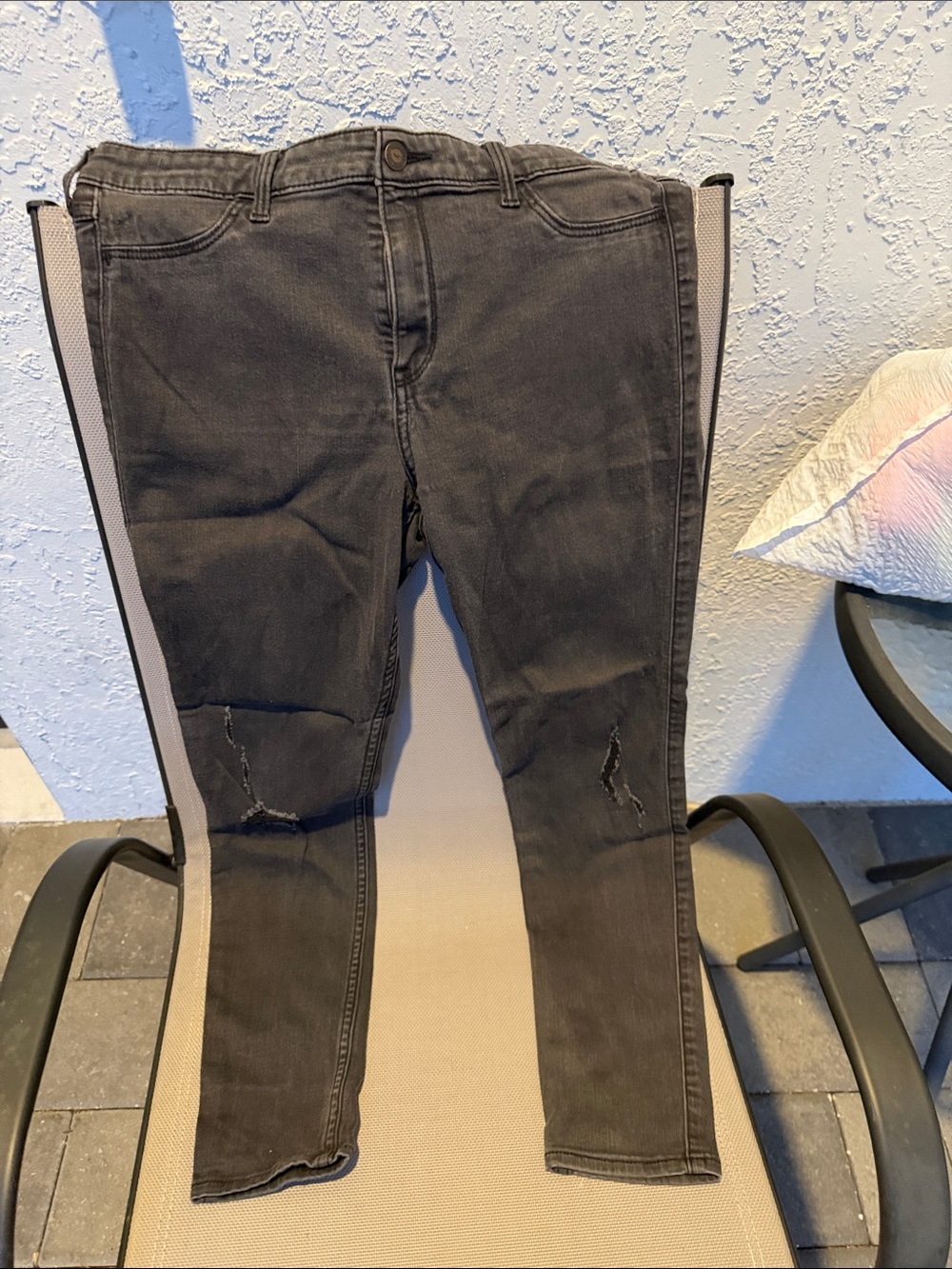 Women's Distressed Black Skinny Jeans